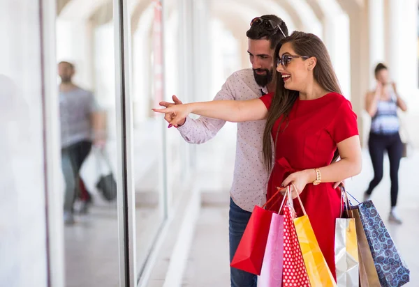 Compras Ciudad Pareja Romántica Divirtiéndose Las Calles Macedonias —  Fotos de Stock