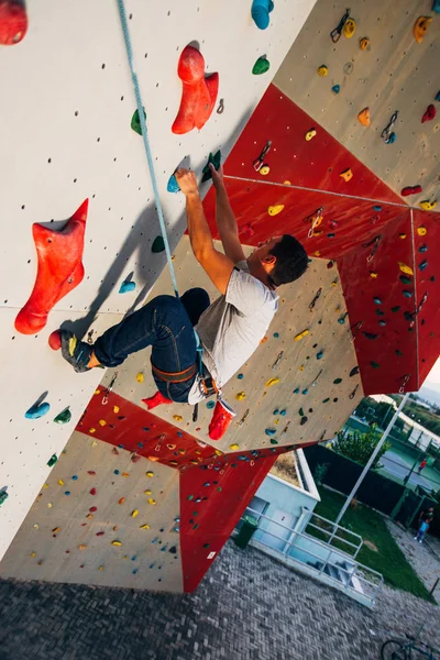 Hombre Escalador Libre Subiendo Bouldering —  Fotos de Stock