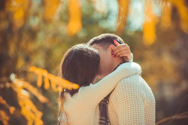 Beautiful Modern Couple Wearing White Outdoors Excanging Tenderness Daily Sunlight — Stock Photo, Image