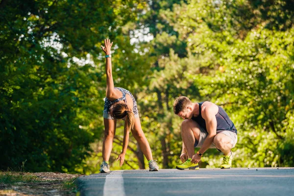 Fitnes Healthy Couple Exercising Road Forest — Stock Photo, Image