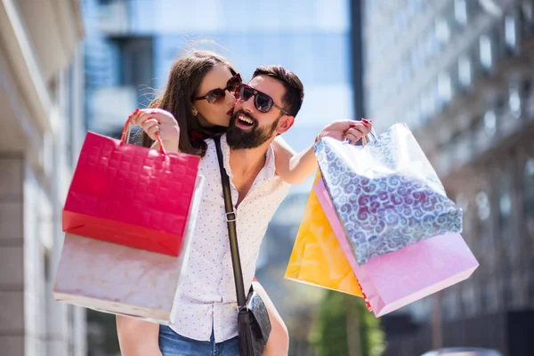 Zakupy Mieście Romantyczna Para Bawiąca Się Macedońskich Ulicach — Zdjęcie stockowe