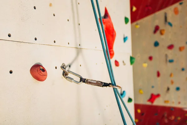 屋外の岩登りスポーツ施設の壁 — ストック写真