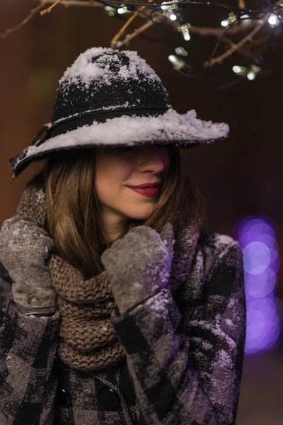 Young Girl Black Hat Snow Smiling Standing Front Christmas Tree — Stock Photo, Image