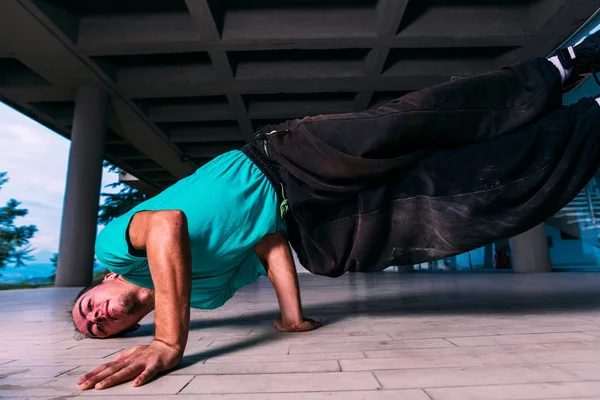 Fit Guy Doing Tricks While Training Parkour Urban Place — Stock Photo, Image