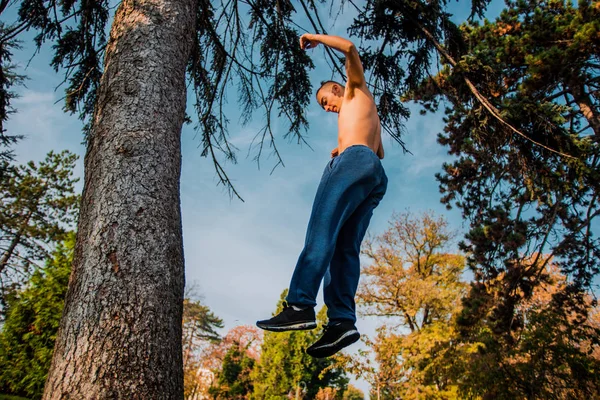 Parkour Guy Jumping While Training Parkour City Park — Stock Photo, Image