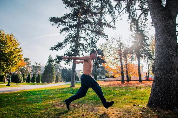 Shirtless Handsome Man Exercise Parkour Nature — Stock Photo, Image