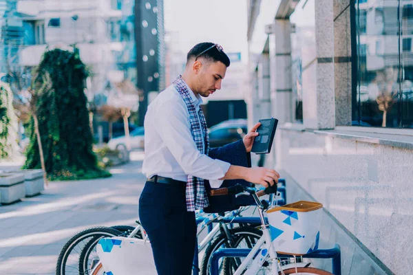 Eco Hombre Negocios Listo Para Remar Regreso Casa Bicicleta —  Fotos de Stock