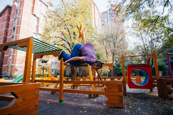 Young Parkour Guy Doing Tricks Flips Exercising Playground While Jumping — Stock Photo, Image