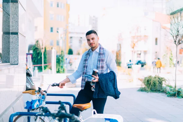 Eco Hombre Negocios Listo Para Remar Regreso Casa Bicicleta —  Fotos de Stock