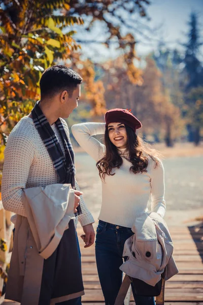 Youthful Couple Spending Day Outdoors Park Talking Enjoying Sunny Day — Stock Photo, Image