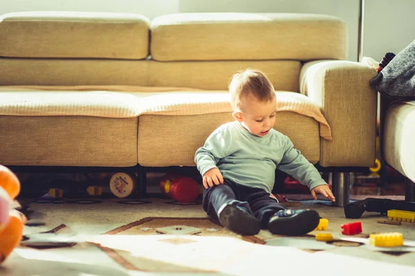 Jugar Bebé Sucio Sentirse Feliz Casa —  Fotos de Stock