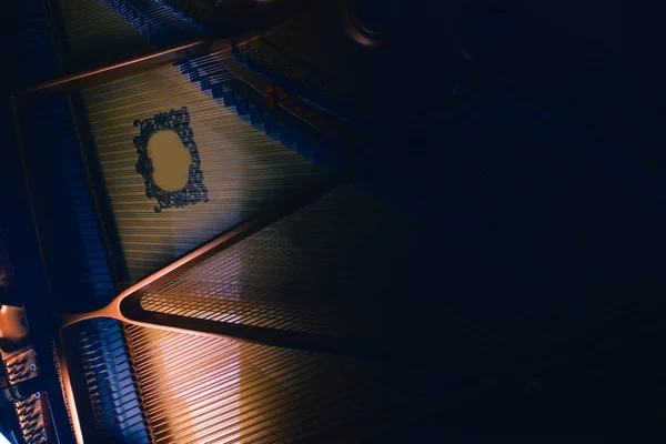 Interior Piano Negro Con Todos Sus Detalles Martillos Cuerdas Teclas —  Fotos de Stock