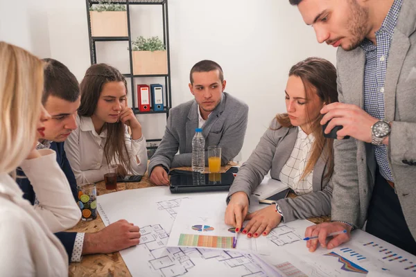 Group Businessmen Entrepreneurs Having Meeting Negotiating Discussing Objectives — Stock Photo, Image