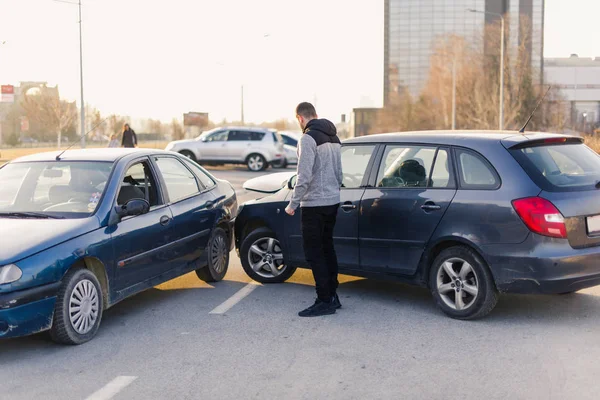 Havárie autonehody v městské silniční uličce — Stock fotografie