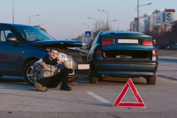 Accidente de coche en el camino — Foto de Stock