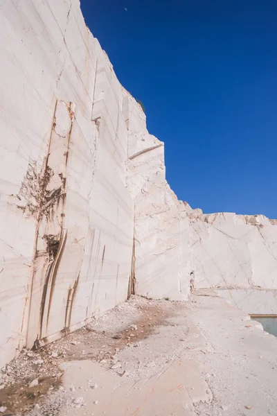 採石場からの大理石の岩の山の風景 — ストック写真