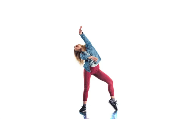 에어로빅 움직임을 보여주는 소녀 — 스톡 사진