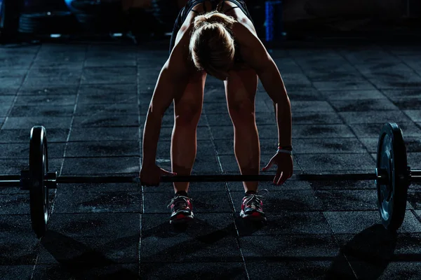 Chica en el gimnasio — Foto de Stock