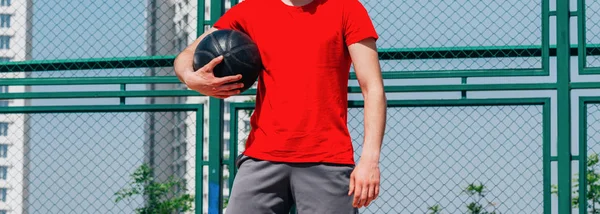 Fit Male Playing Basketball Sunny Day — Stock Photo, Image