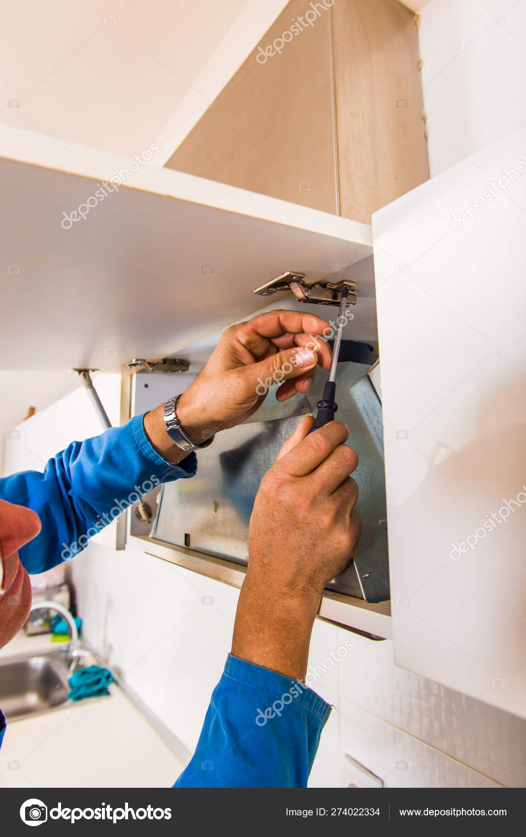 Professional handyman fixing the cupboard — Stock Photo © 274022334
