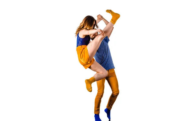 Танцююча пара на яскравому фоні — стокове фото