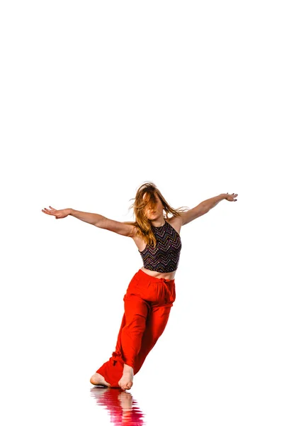 Vrouw hip hop danser op witte achtergrond — Stockfoto