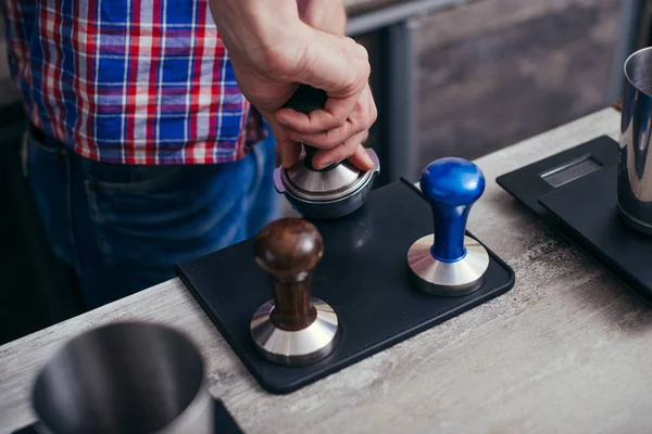 Closeup barista grinding fresh coffee into bayonet — Stock Photo, Image