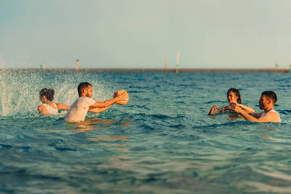 Sportcompetitie op het water. Gezonde levensstijl. — Stockfoto