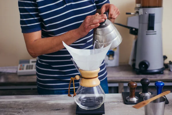 Wytwarzanie kawy kroplowej — Zdjęcie stockowe