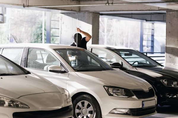 Gángster Está Tratando Robar Coche Con Jemmy — Foto de Stock