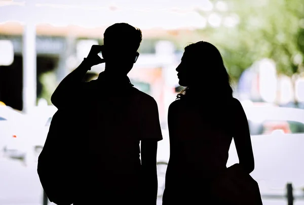 Glad Vacker Ung Par Leende Hålla Shoppingkassar — Stockfoto