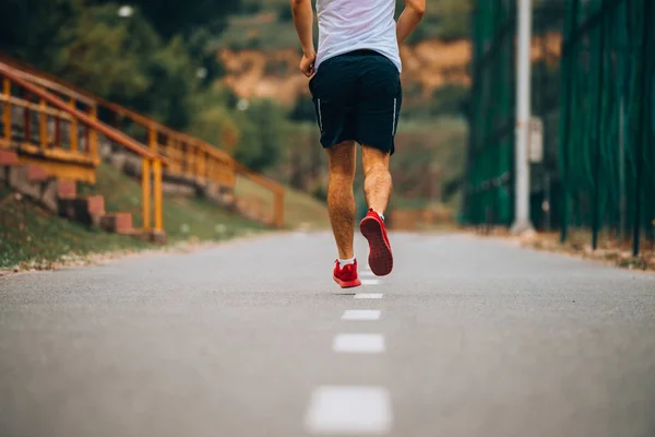 Young Male Runner Wearing Sleeveless Shirt Whilst Running City — 图库照片