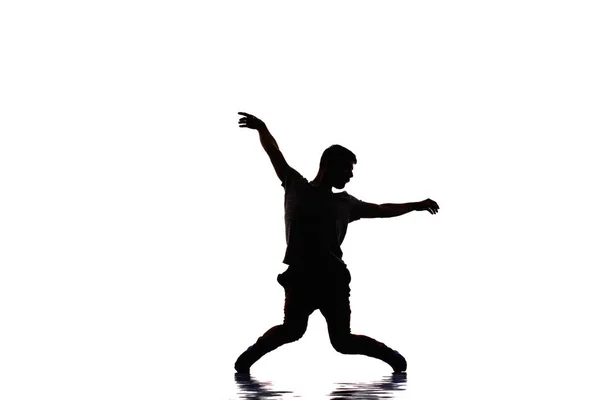Ευτυχισμένος Νέος Άντρας Που Χορεύει Ενάντια Απλό Λευκό Φόντο — Φωτογραφία Αρχείου