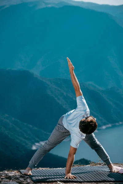 Prática Ioga Conceito Classe Exercício Jovem Fazendo Exercícios Jovem Mulher — Fotografia de Stock