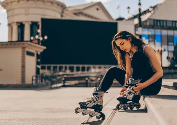 Teenage Woman Girl Riding Roller Skates Summertime City Having Great — Stock Photo, Image