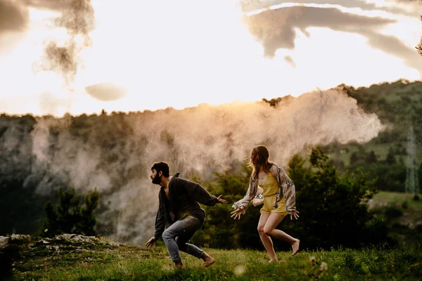 Pareja Feliz Bailando Juntos Aire Libre Caucásico Hombre Caucásico Mujer — Foto de Stock