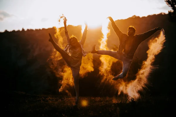 Pareja Sensual Realizando Una Danza Contemporánea Artística Emocional —  Fotos de Stock