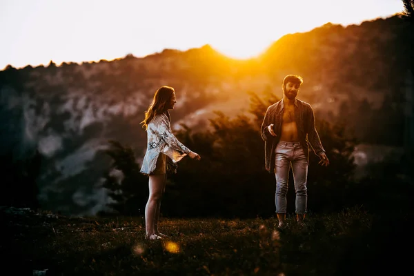 Vacaciones Verano Amor Relación Citas Concepto Pareja Sonriente Bailando Cima — Foto de Stock