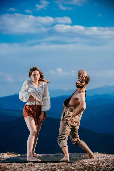 Vacaciones Verano Amor Relación Citas Concepto Pareja Sonriente Bailando Cima —  Fotos de Stock