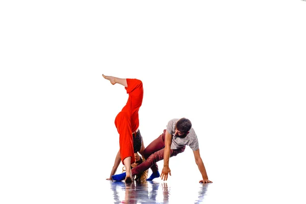 Dois talentosos breakdancers praticando juntos — Fotografia de Stock