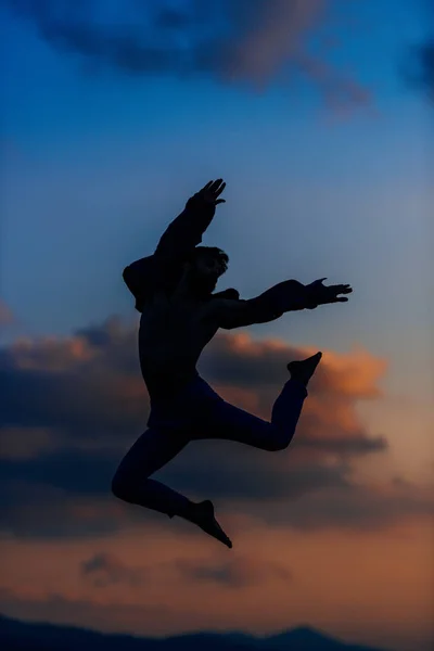 Retrato Comprimento Completo Homem Engraçado Excitado Silhueta Saltar — Fotografia de Stock