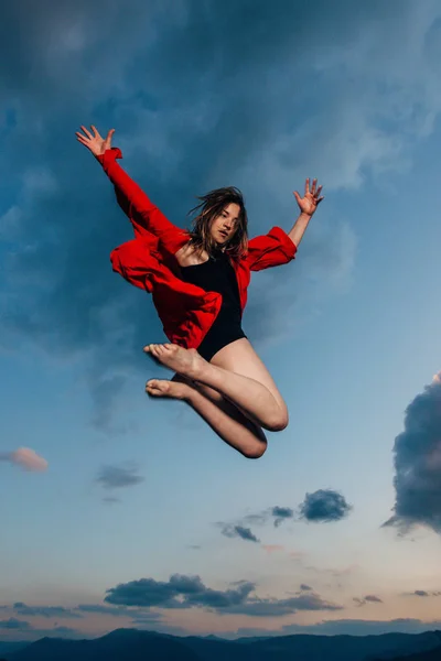 Une Ballerine Danseuse Ballet Danse Silhouette Dans Ciel Nuageux — Photo