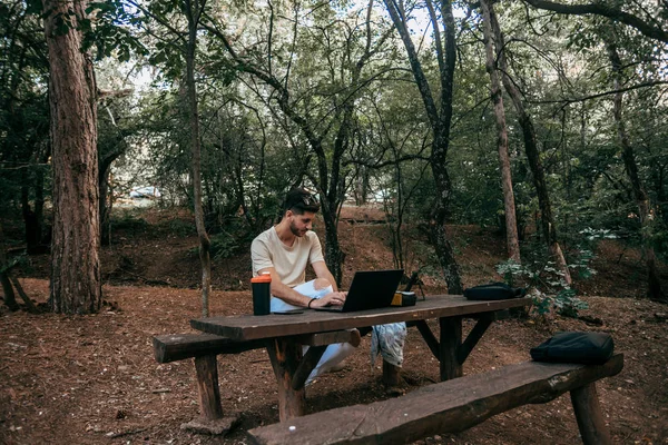 Portrait Handsome Man Working Laptop Beautiful Green Forest — Stock Photo, Image