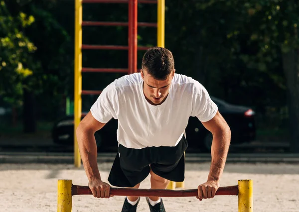 Workout Lifestyle Concept Muscular Athlete Exercising Push Sunny Park Fit — ストック写真
