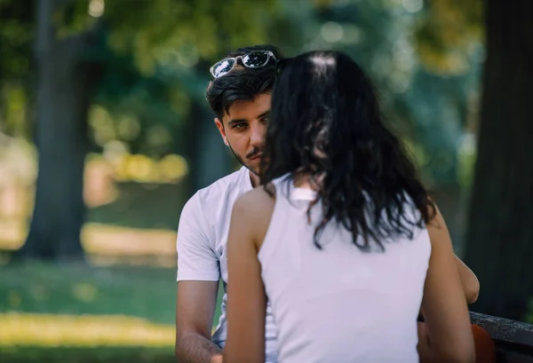 Kaukasische Schöne Mann Und Frau Ruhen Park Sommer — Stockfoto