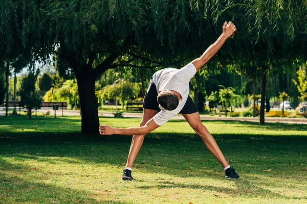 Sport Man Stretching Park Hösten Göra Övningar Fitness Begrepp — Stockfoto