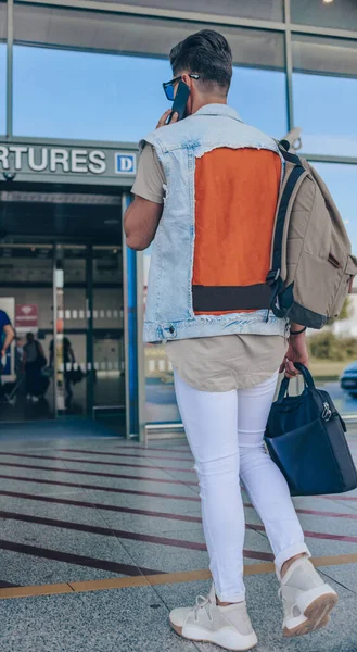 Unrecognizable Young Man Luggage Going Airport — Stockfoto