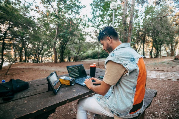 Conceito Negócios Programação Pessoas Tecnologia Close Empresário Digitando Computador Portátil — Fotografia de Stock