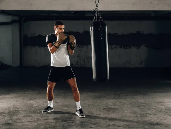 Porträt Eines Entschlossenen Profiboxers Der Sich Auf Kampf Training Und — Stockfoto