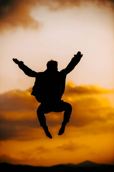 Encantado Alegre Bonito Positivo Alegre Jovem Silhueta Homem Salta Através — Fotografia de Stock